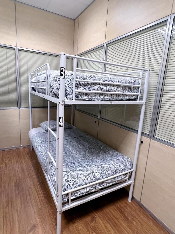 Hostel Acacias Madrid Exterior photo