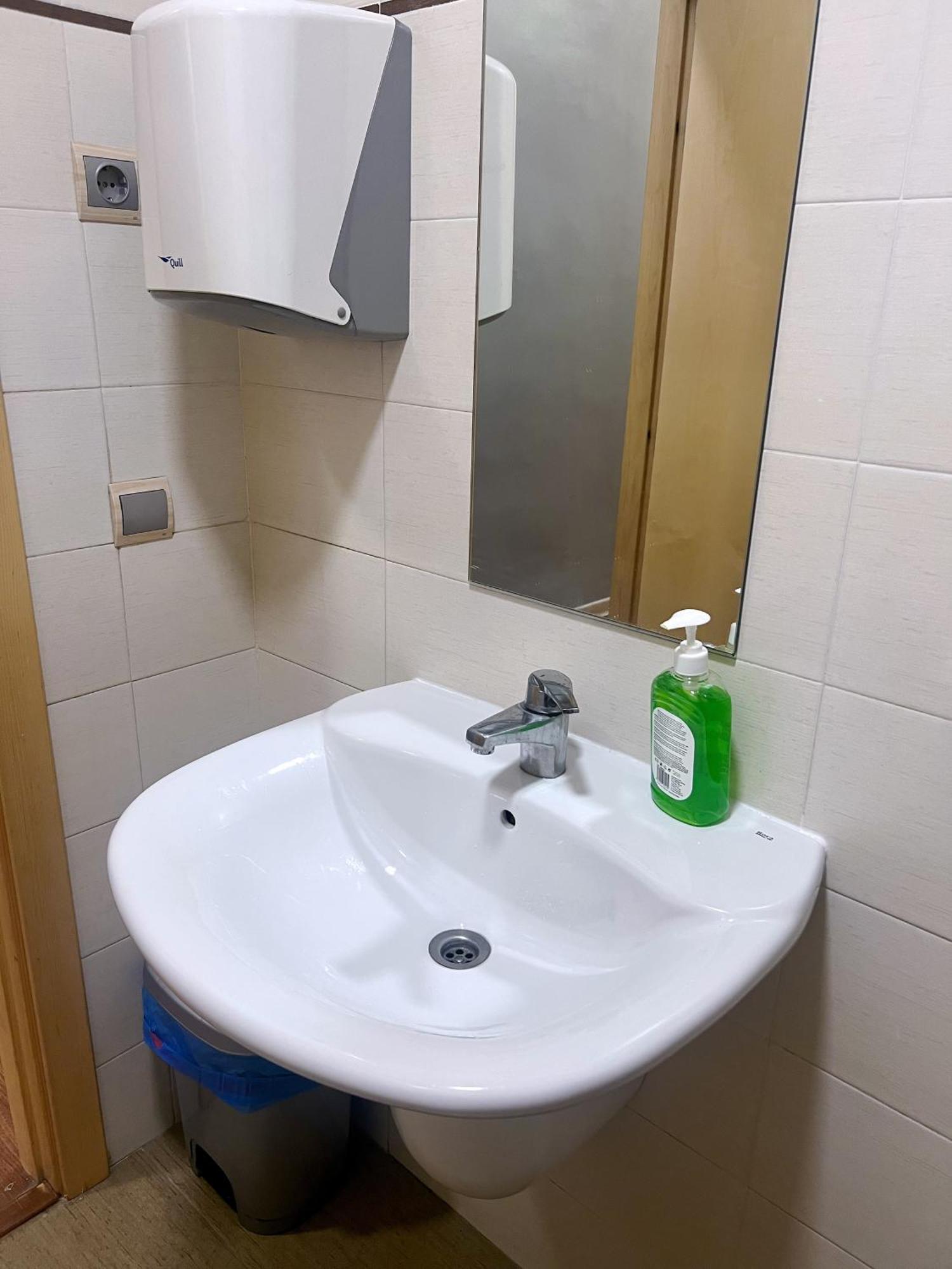 Hostel Acacias Madrid Exterior photo